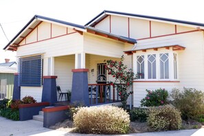 Exterior - Heritage Home With BBQ & Outdoor Fire Pit (Tenterfield)