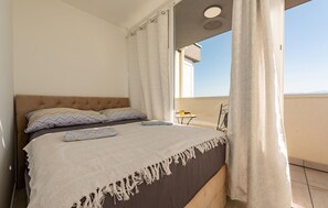 3 bedrooms, travel crib, free WiFi