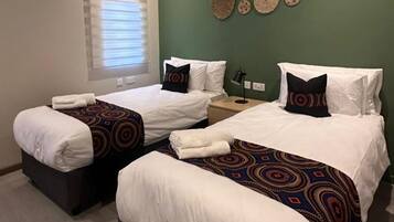 3 slaapkamers, een strijkplank/strijkijzer, gratis wifi, beddengoed