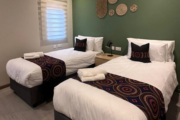 3 slaapkamers, een strijkplank/strijkijzer, gratis wifi, beddengoed