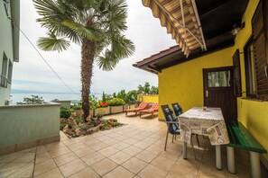 Outdoor dining - House of vacanca (Abbazia)