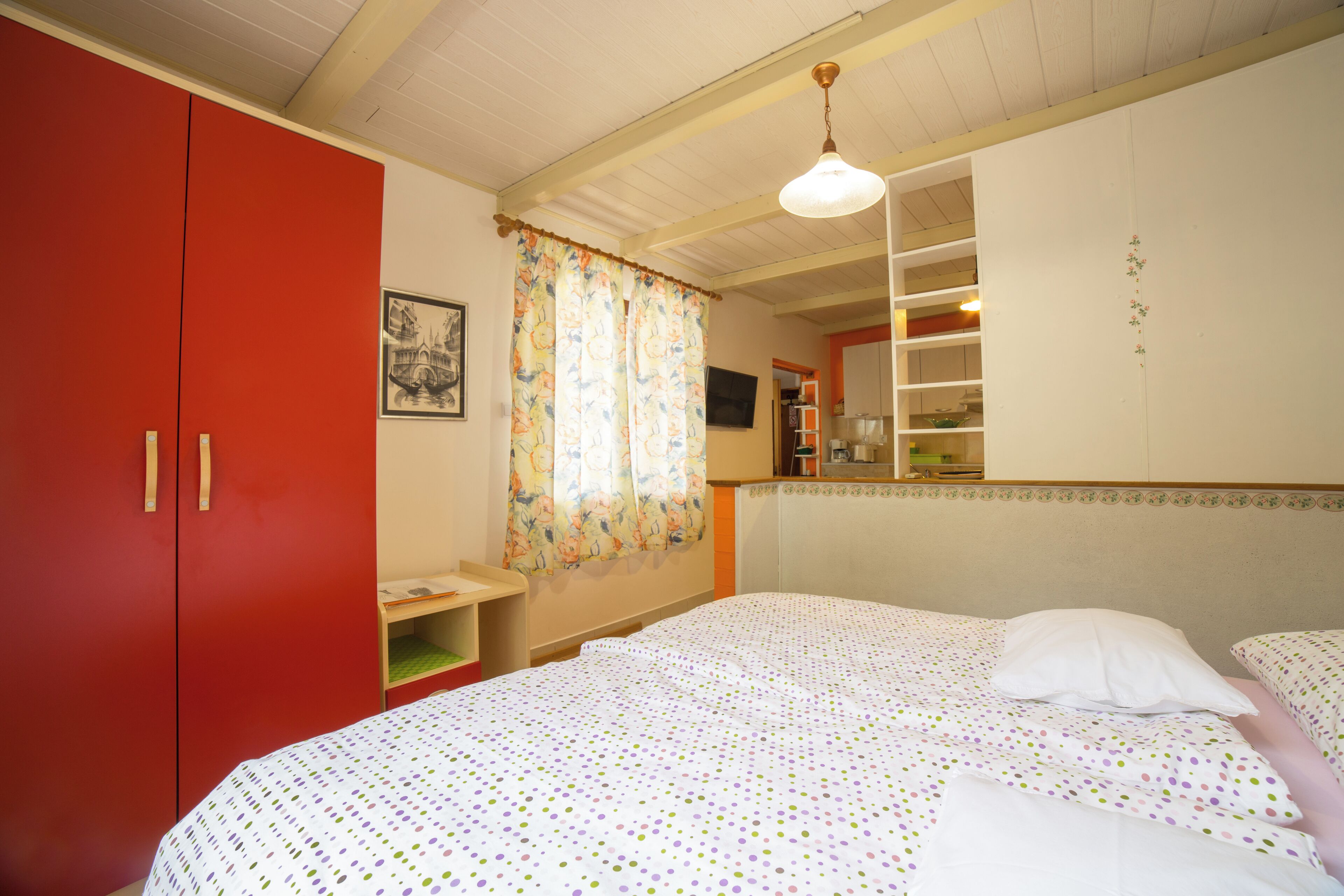 1 bedroom, iron/ironing board, internet, bed sheets