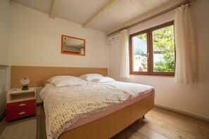 1 غرفة نوم ومكواة/لوح كي وخدمة الإنترنت وملاءات أسرّة