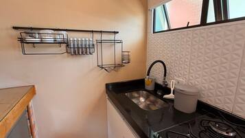 Apartment | Eigene Küche | Kühlschrank, Mikrowelle, Herdplatte, Kochgeschirr/Geschirr/Besteck