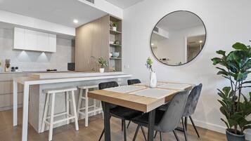 Apartment | Dining