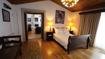 Silitysrauta/-lauta, Wi-Fi, vuodevaatteet