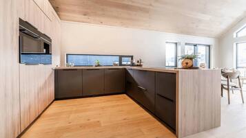 House, 3 Bedrooms, Balcony, City View | Interior