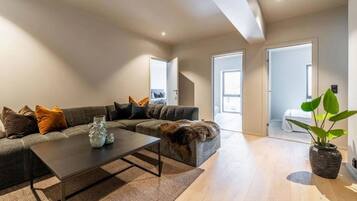 House, 3 Bedrooms, Balcony, City View | Living room