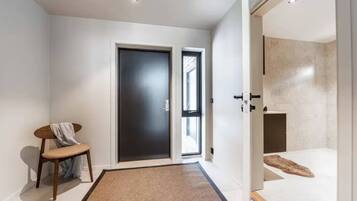 House, 3 Bedrooms, Balcony, City View | Interior