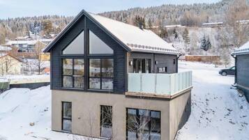 House, 3 Bedrooms, Balcony, City View | Exterior