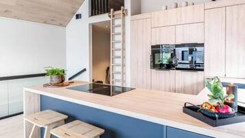 House, 4 Bedrooms, Balcony, City View | Interior