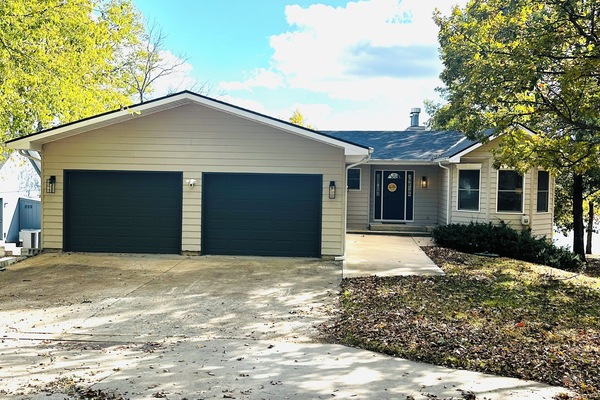 Welcome to this Relaxing Lake House