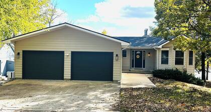 WATER FRONT/4-Bedroom House/ Linn Valley, KS