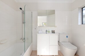 Apartment | Bathroom