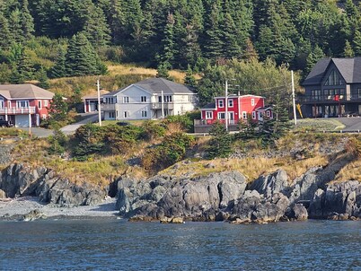 Cozy 3 BR Traditional SaltBox Cottage Home in Portugal Cove Newfoundland