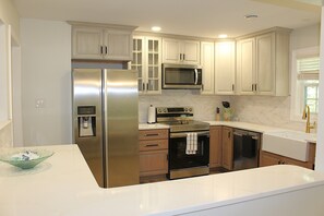 Mikroaaltouuni, uuni, liesi, astianpesukone