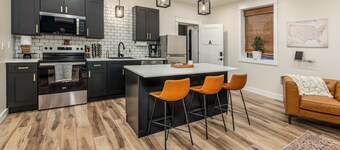 Stylish 1BR Downtown • Near Garden of the Gods