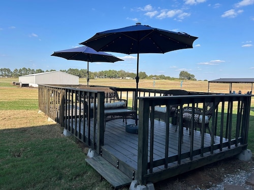 3-bedroom townhome in charming Lexington with AC, fitness room