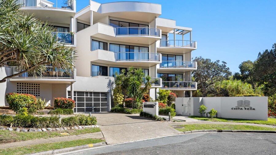 Pristine 2-bed Apartment With Pool and Balcony