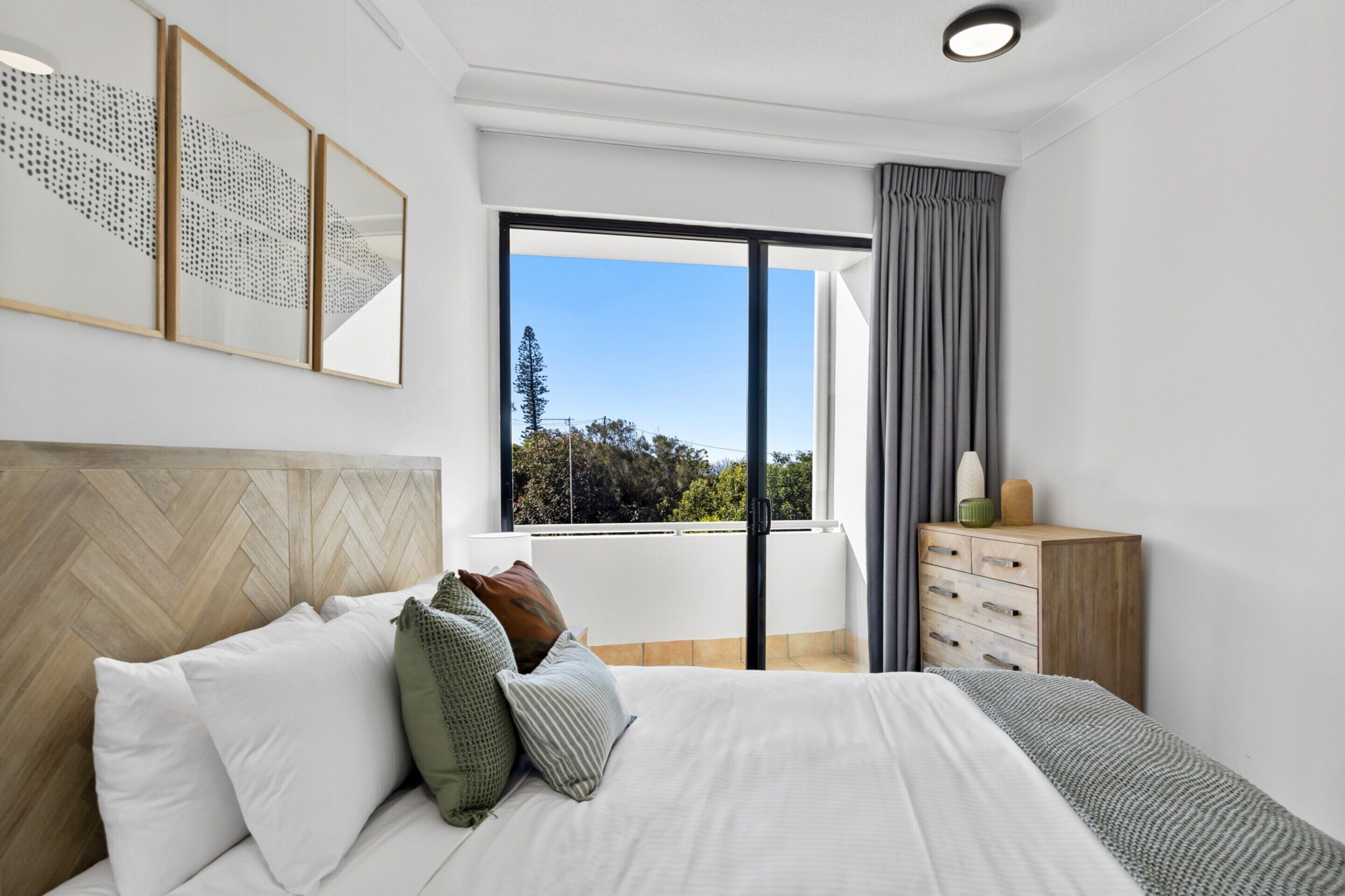 2 bedrooms, iron/ironing board, bed sheets