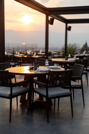 Outdoor dining - Ananti Resort & Spa (Trikala)