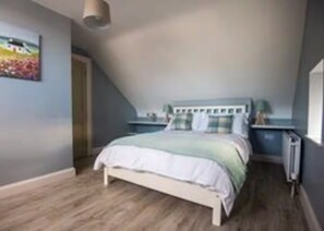 3 bedrooms, iron/ironing board, WiFi, bed sheets