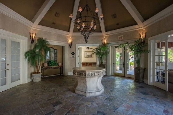 Lobby - 1st Floor Condo close to Westworld &TPC + Pool&Spa (Scottsdale)