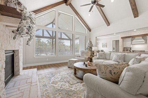 Welcome to Thistle Oaks! TX Hill Country.