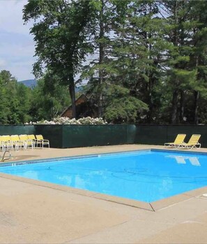 حمّام سباحة خارجي