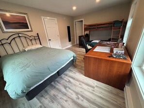 WiFi, bed sheets - New construction home within walking distance to the beach, park and amenities. (Bar Harbor)