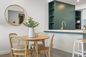 Căn hộ | Bếp riêng | Dụng cụ nấu nướng/bát dĩa/dao nĩa 