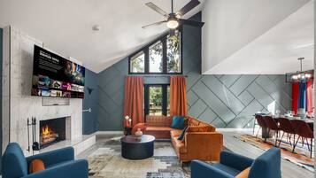 Smart TV, ping pong, books, stereo