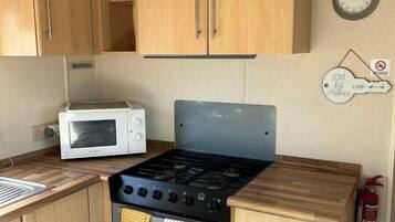 Cookware/dishes/utensils