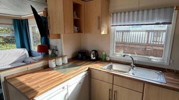 Cookware/dishes/utensils