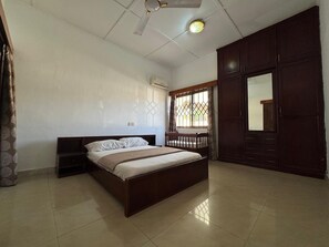 Iron/ironing board, WiFi, bed sheets - Exclusive HolidayVilla with Pool (Accra)