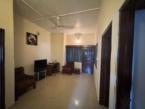 TV - Exclusive HolidayVilla with Pool (Accra)