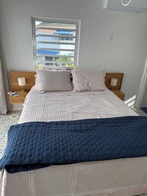 1 غرفة نوم ومكتب وسرير سفر وواي فاي مجانًا