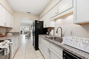 Private kitchen - Serene Florida Home Minutes from Sand and Shops (Port St. Lucie)