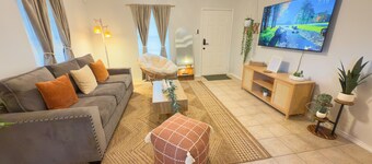 Boho Style 2-bedroom/1 King Bed apartment with BBQ Grill in Edinburg