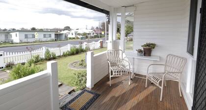 Homely 2-bed Cottage Near Tenterfield Centre