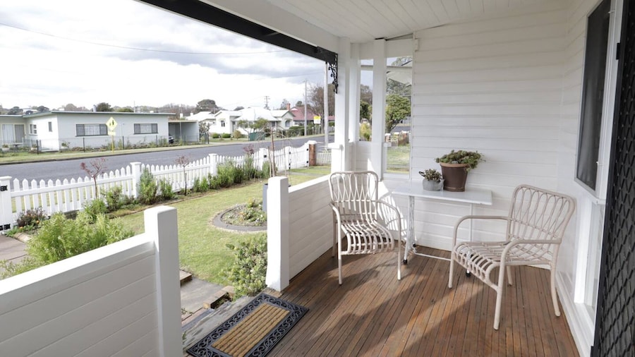 Homely 2-bed Cottage Near Tenterfield Centre