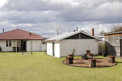 Homely 2-bed Cottage Near Tenterfield Centre