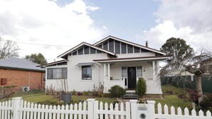 A two-story house with a front porch, a picket fence, and a mailbox. - Homely 2-bed Cottage Near Tenterfield Centre (Tenterfield)
