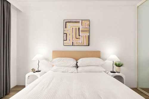 Bright Inner-west Stay With Pool Access