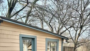A wooden deck with a table and four chairs. - Vintage Rodeo style home in historic Downtown Weatherford TX. (Weatherford)