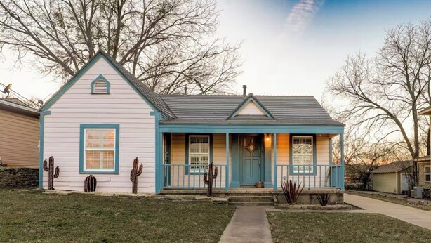 A single-story house with a front porch, a small entryway, and a front yard. - Vintage Rodeo style home in historic Downtown Weatherford TX. (Weatherford)