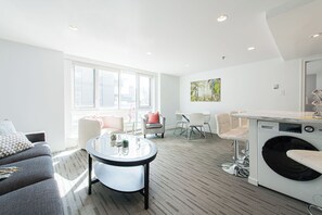 TV - Downtown Halifax Condo- Convention Centre-Central-Business-Family-Nightlife (Halifax)