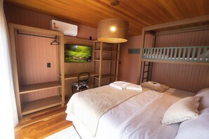 3 slaapkamers, een strijkplank/strijkijzer, wifi, beddengoed