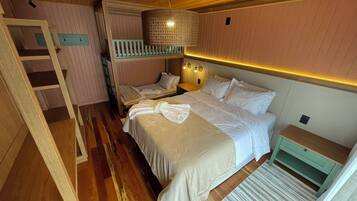 Silitysrauta/-lauta, Wi-Fi, vuodevaatteet