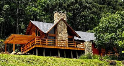 Cozy Casa di Bressan with valley views, 20 minutes from Canela RS.